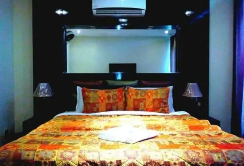 سوییت اجرایی, Bling Hotel International