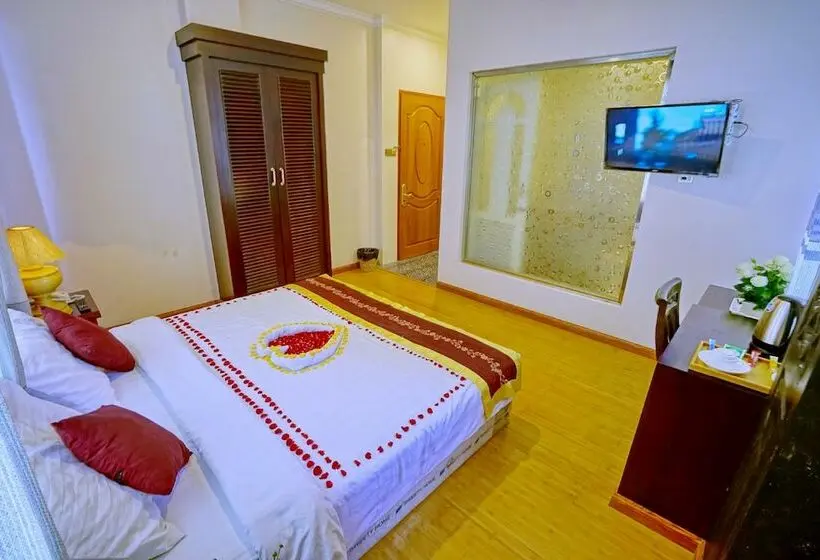 اتاق لوکس, Boss