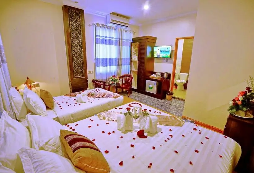 اتاق خانوادگی, Boss