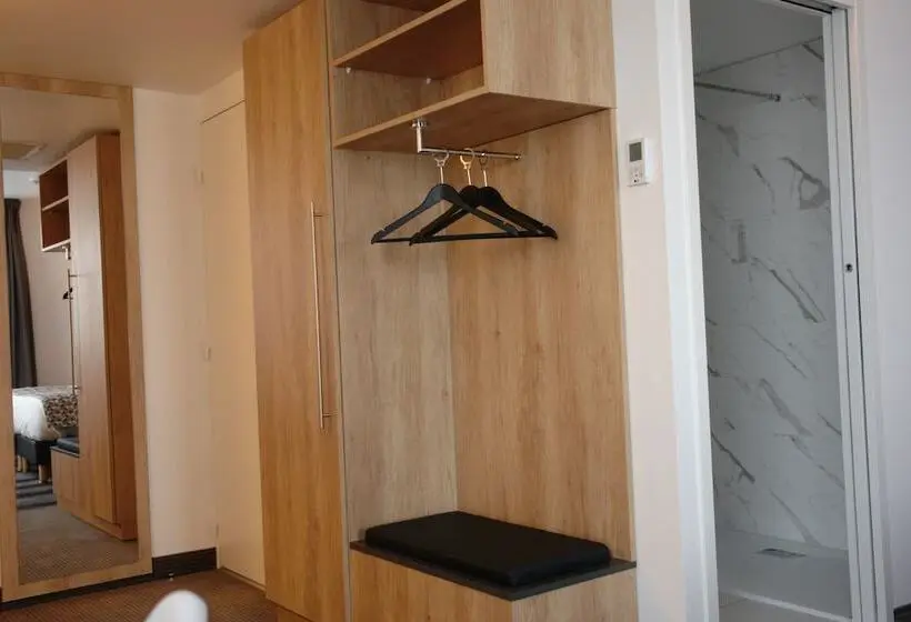 سوییت جونیور, Brit Hotel Confort Loches