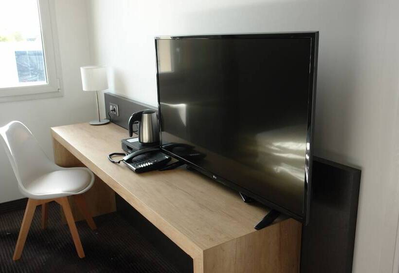 سوییت جونیور, Brit Hotel Confort Loches