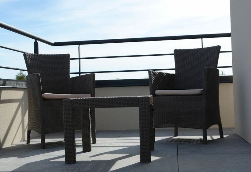 سوییت جونیور, Brit Hotel Confort Loches