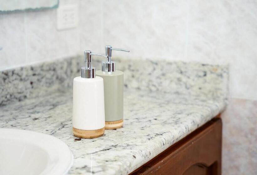 スタンダードトリプルルーム, Koray