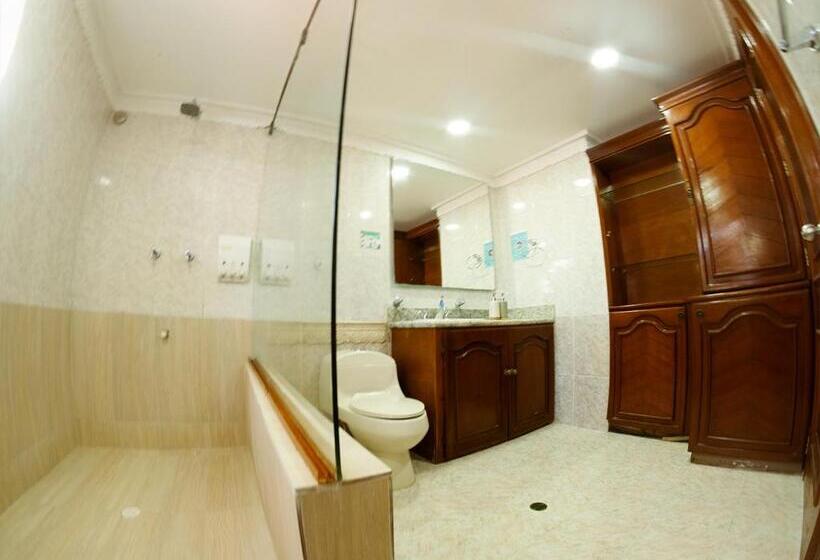 スタンダードトリプルルーム, Koray