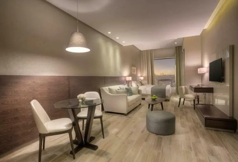 استودیوی سوپریور, The House Boutique Suites