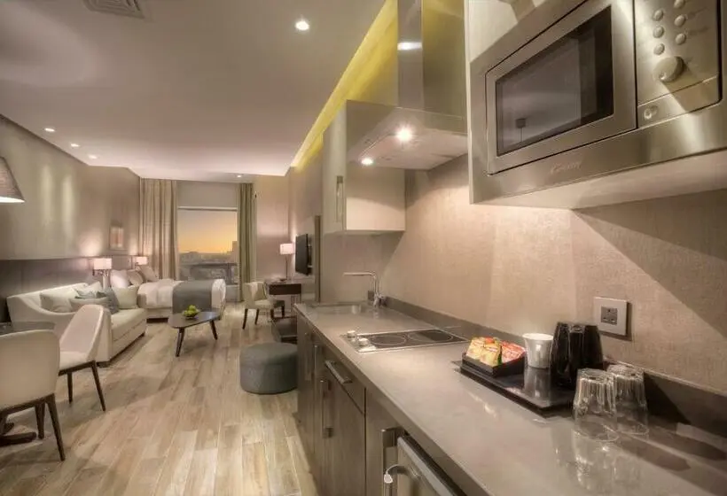 استودیوی سوپریور, The House Boutique Suites