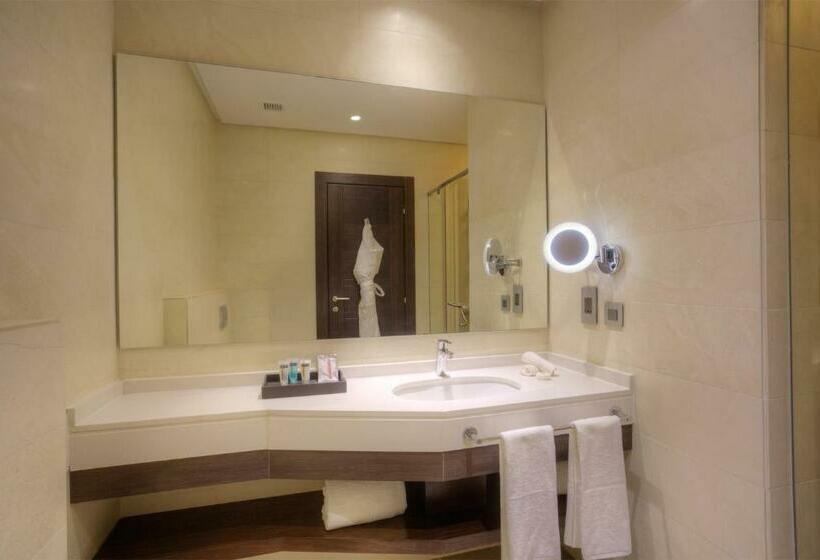 استودیوی سوپریور, The House Boutique Suites