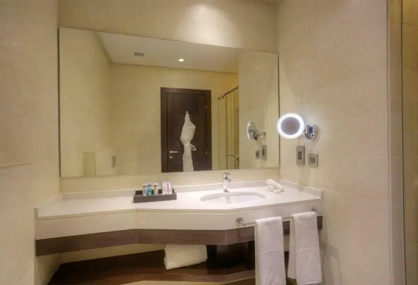 استودیوی سوپریور, The House Boutique Suites
