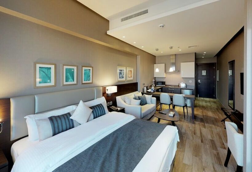 استودیوی سوپریور, The House Boutique Suites