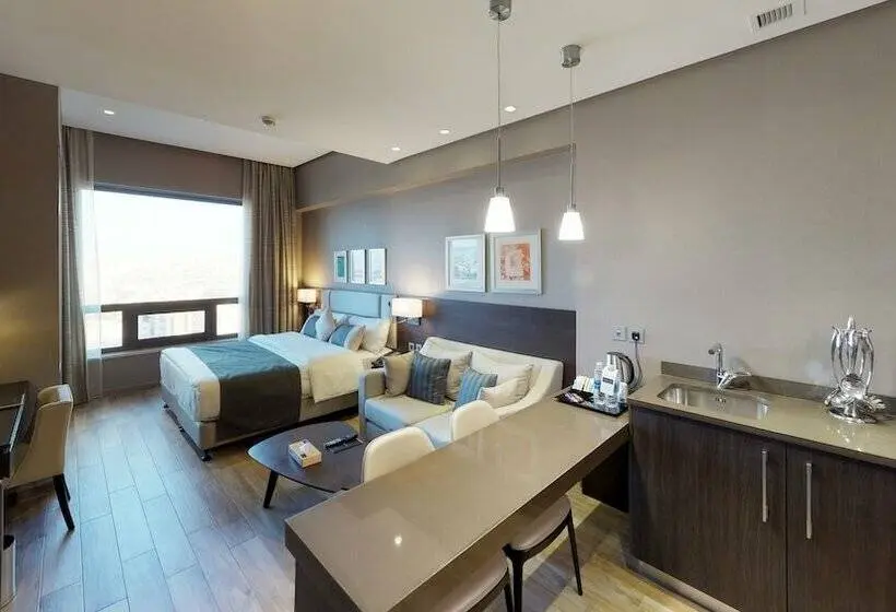 استودیوی سوپریور, The House Boutique Suites