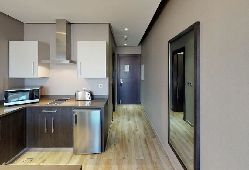 استودیوی سوپریور, The House Boutique Suites