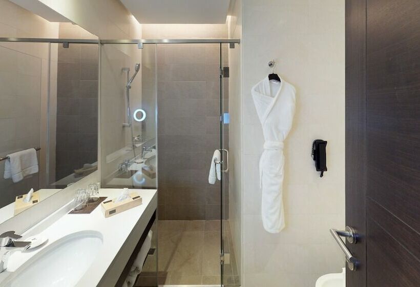 استودیوی سوپریور, The House Boutique Suites