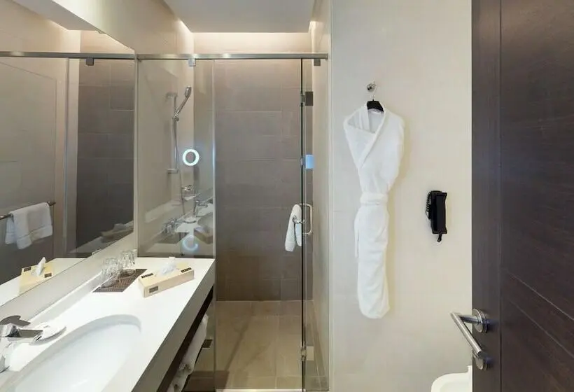 استودیوی سوپریور, The House Boutique Suites