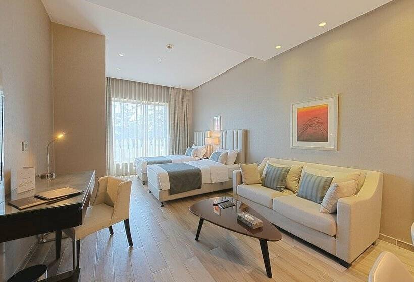 استودیوی سوپریور, The House Boutique Suites