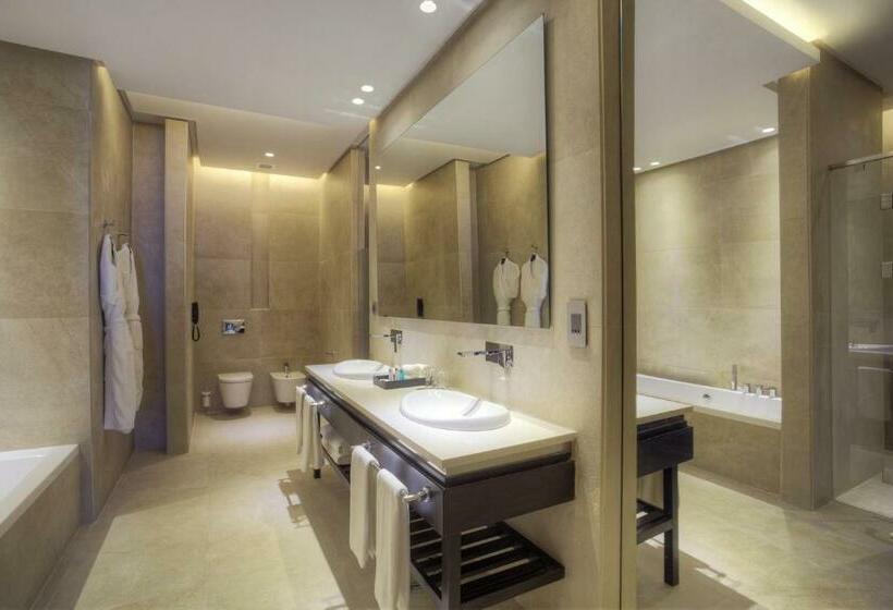 سوئیت سلطنتی 3 خوابه, The House Boutique Suites