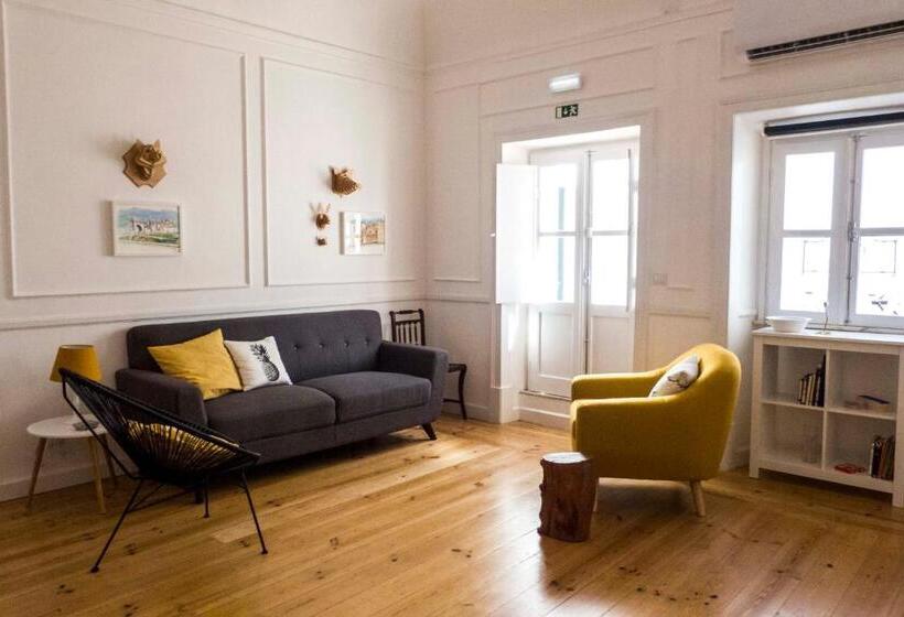 اتاق خانوادگی, Patinha Inn