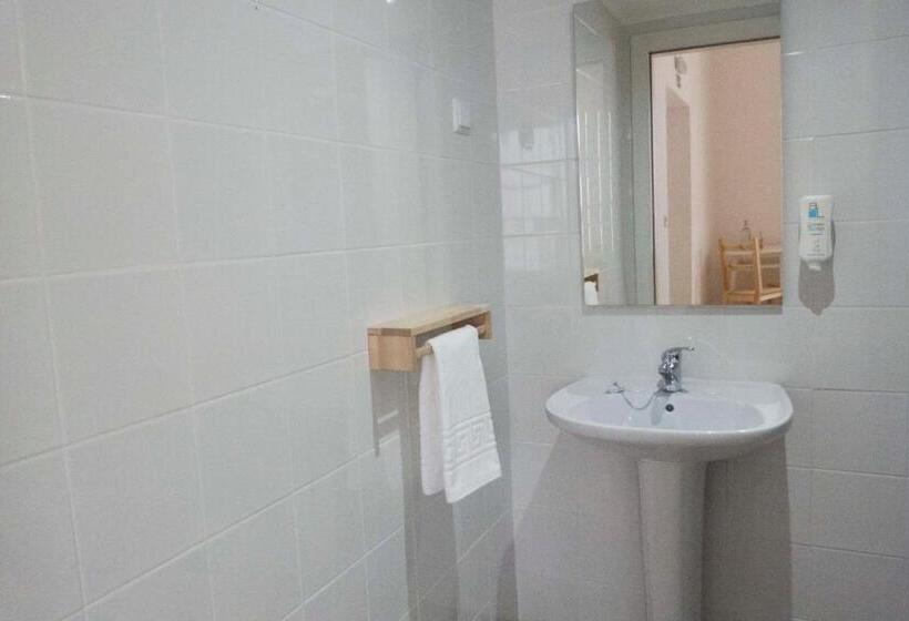 اتاق خانوادگی, Patinha Inn