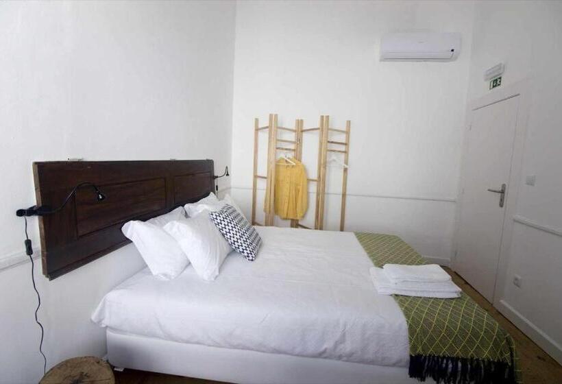 اتاق استاندارد با سرویس بهداشتی مشترک, Patinha Inn