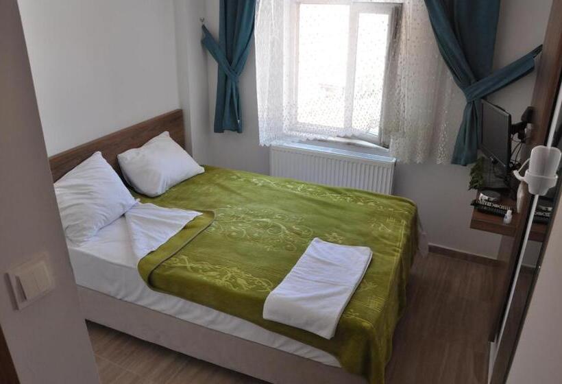 이코노미 싱글 룸, Altuğ