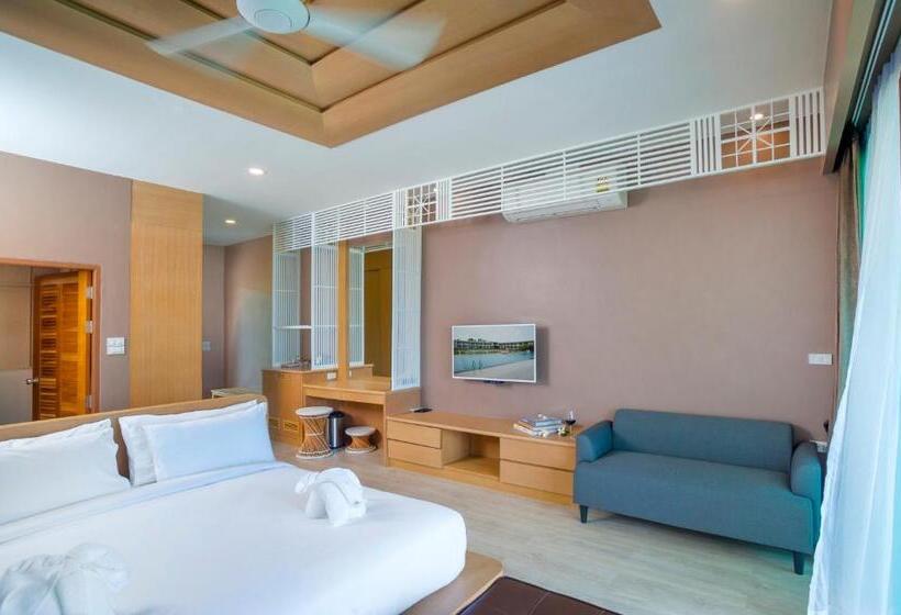 豪华房间带漩涡浴缸, Baan Rim Ao