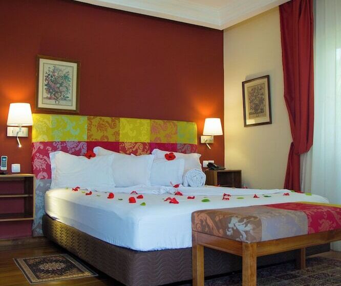 اتاق سوپریور با چشم‌انداز دریا, Golden Hill Parker