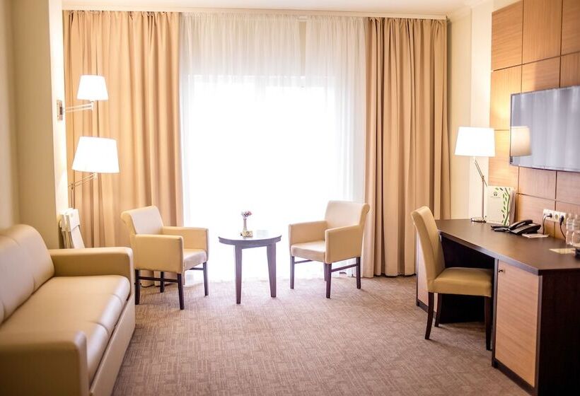 سوییت, Green Park Hotel & Spa