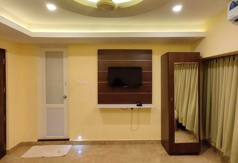 חדר קלאסי לשלושה, Green Plaza