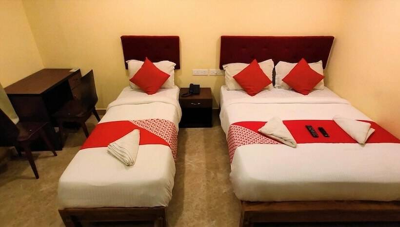 חדר קלאסי לשלושה, Green Plaza