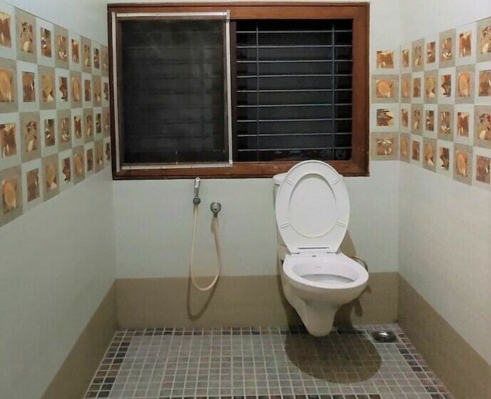 חדר קלאסי לשלושה, Green Plaza