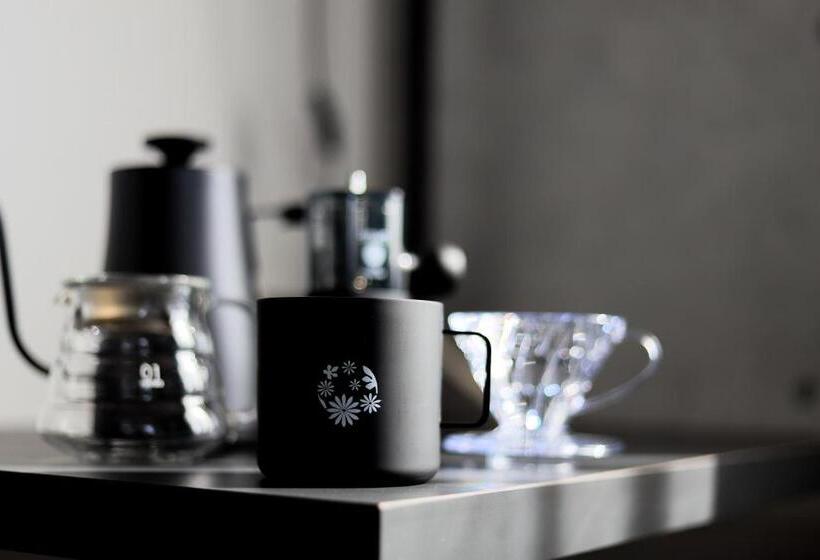 Camera Deluxe, Potmum Sapporo