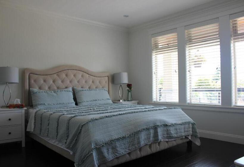 스탠다드 룸 킹사이즈 침대, White Rose House