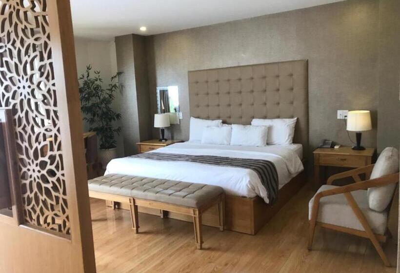 اتاق خانوادگی, Elegant