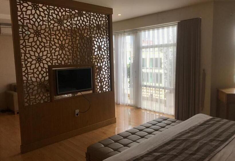 اتاق خانوادگی, Elegant