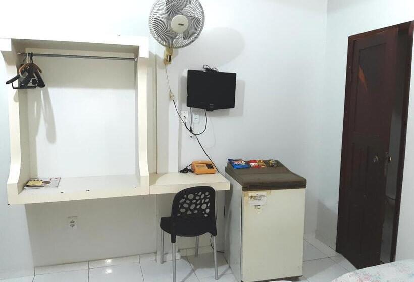 חדר סטנדרט לשלושה, Germano S