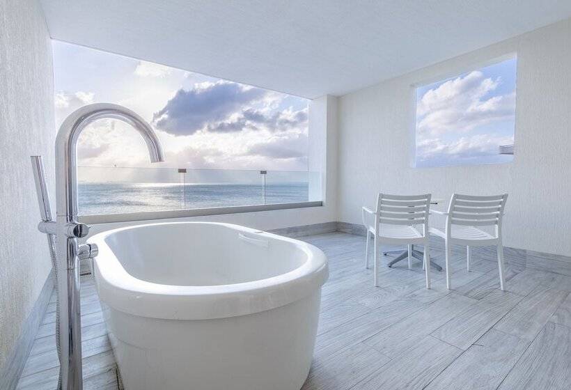 高级大房间, Izla Beach Front