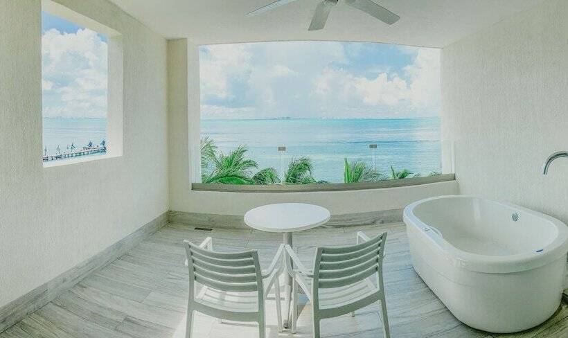 高级大房间, Izla Beach Front