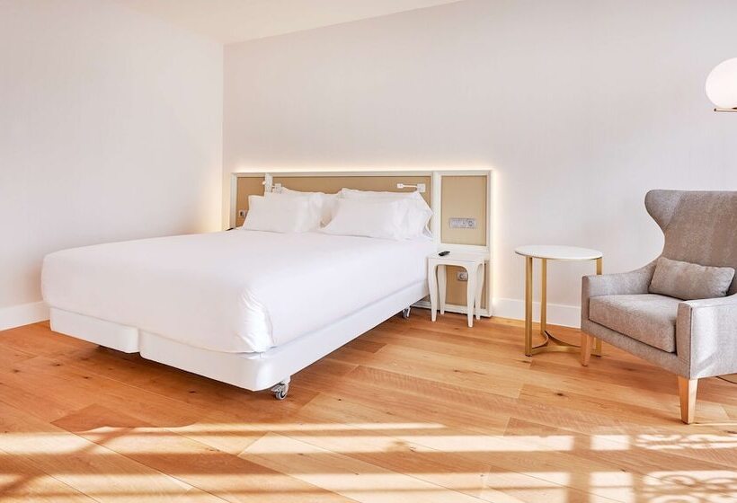 Номер Superior, NH Collection Marseille