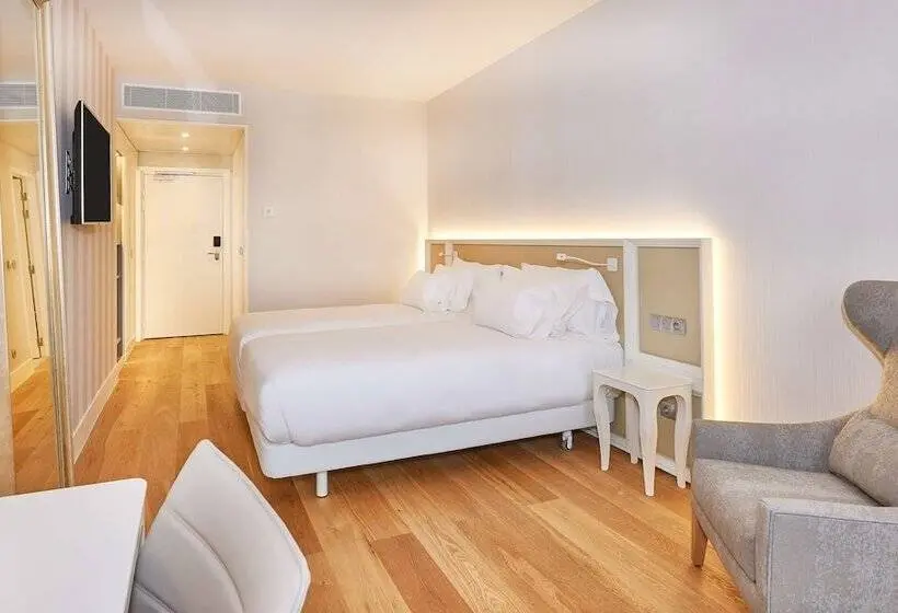 اتاق خانوادگی تودرتو, NH Collection Marseille