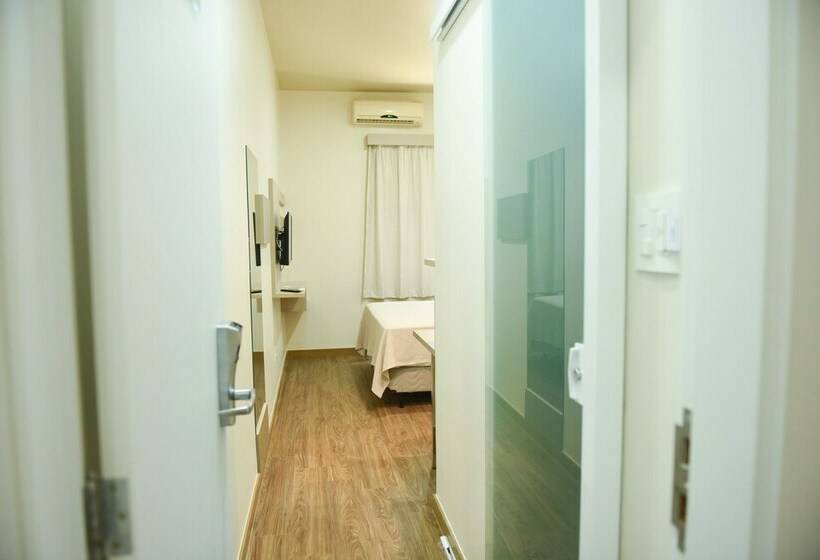 غرفة ديلوكس, Uiramutam Palace