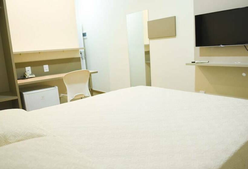 غرفة ديلوكس, Uiramutam Palace