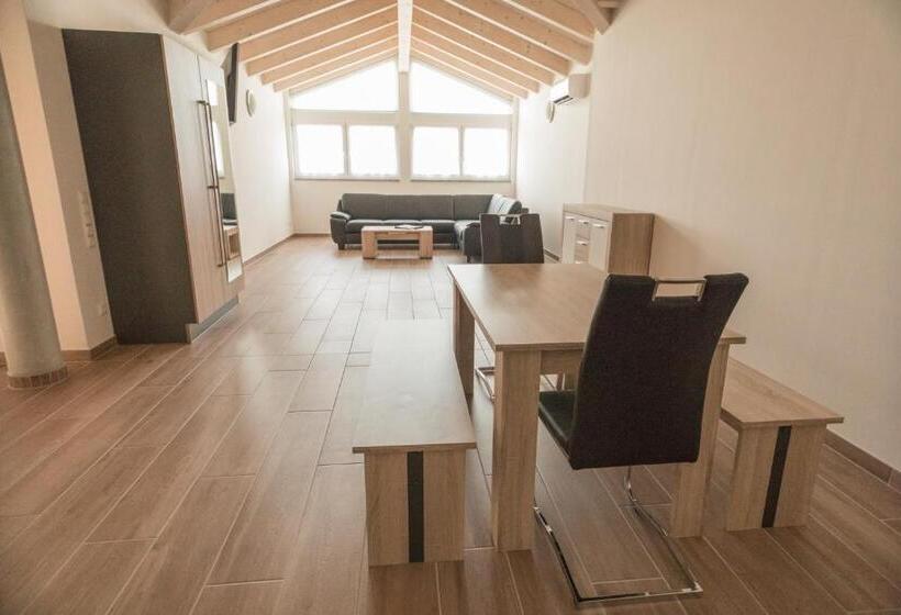 Люкс 2 Спальни, Stadthotel Donauwörth