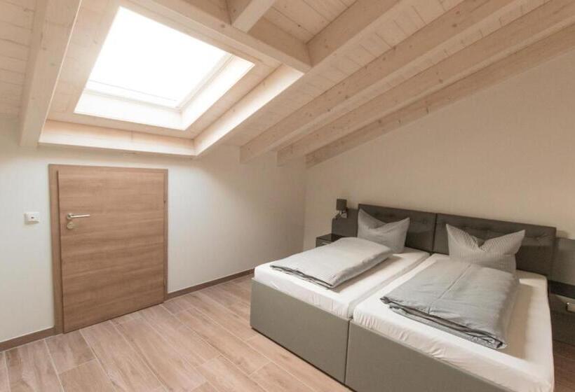 Люкс 2 Спальни, Stadthotel Donauwörth