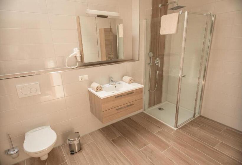 Люкс 2 Спальни, Stadthotel Donauwörth