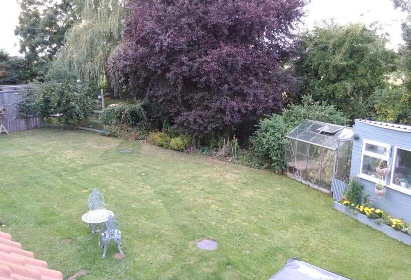 חדר דלוקס לשלושה, White Cottage B And B