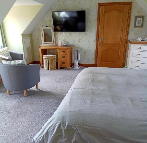 חדר דלוקס לשלושה, White Cottage B And B