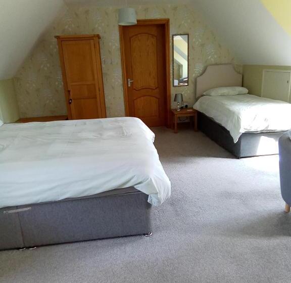 חדר דלוקס לשלושה, White Cottage B And B