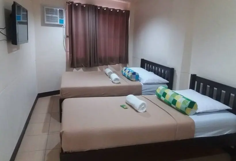 Deluxe Kolmen Hengen Huone, Calamba Pension Plaza