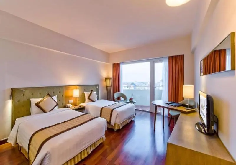 Deluxe Kolmen Hengen Huone, Calamba Pension Plaza