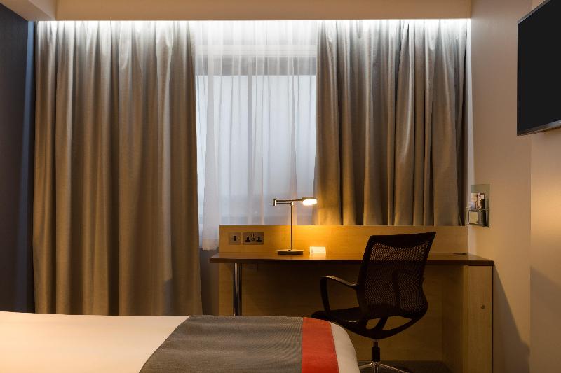 디럭스 룸, Calamba Pension Plaza