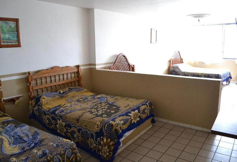 スタンダード４人部屋, Plaza Romo